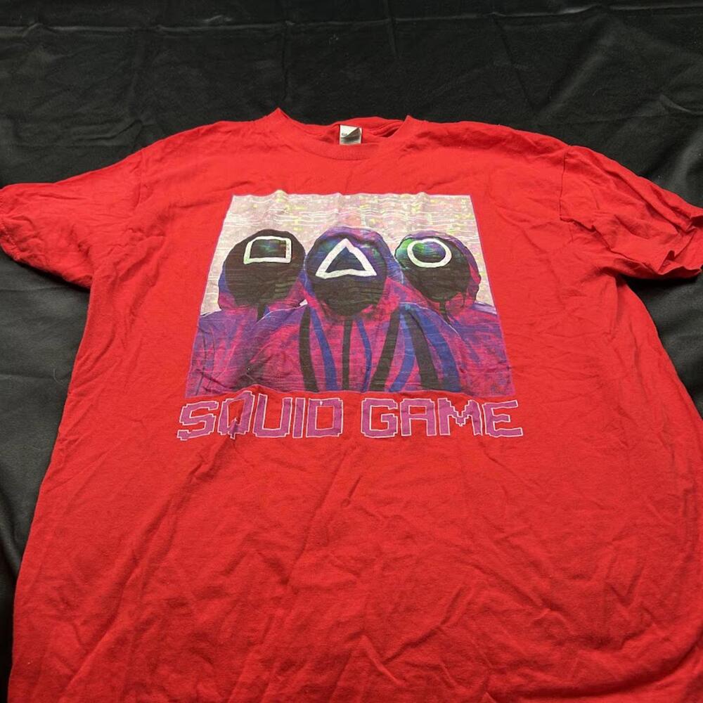 Gildan UNISEX Red “Squid Games” Short Sleeve T-Shirt Size L